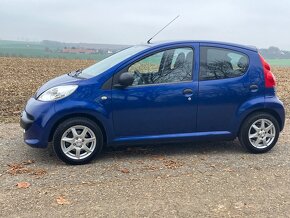 Peugeot 107. Bez výbavy. Spotřeba 4.1 - 3