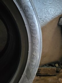 255/45 R18 - 3