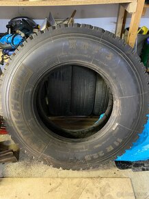 Pneu Michelin 11 R 22,5 - 3