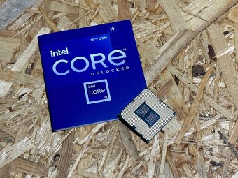 Intel Core i9-10850K ( 3,6GHz -> 5,2GHz ) - 3