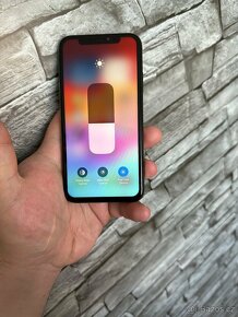 iPhone Xs prodáno - 3