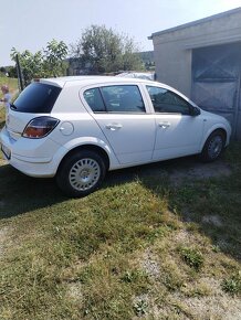 Opel Astra H 1,4 16V 66kW RV 2010 157 xxx km 2. majitel - 3