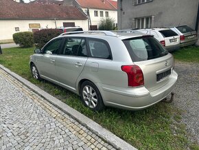 Toyota Avensis combi 2,0 D-4D 85 KW r.v. 2003 - 3