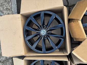 ORIGINÁL Alu Škoda Dijon R17, 5x112 - TOP STAV - 3