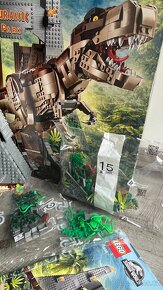 Lego Jurský Svět - Jurský park T-rex Rampage - 3