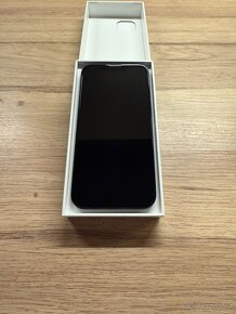 iPhone 13 - 128GB Temně inkoustový - 3