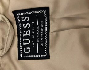 Nádherný camel trenchcoat zn Guess S - 3