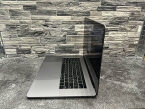 MacBook Pro 15 2019 i7 / 16GB / 256GB / Pro 555x - 3