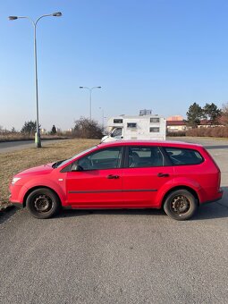 Ford Focus kombi 1.6 Benzín 2006 - 3