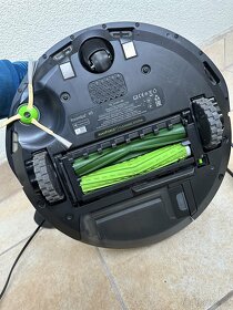 Robotický vysavač iRobot Roomba e5 stříbrný - 3