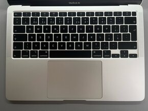 Apple MacBook Air 13.3" 2020 stříbrný - velmi zachovalý - 3