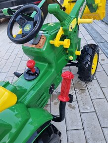 traktůrek JOHN DEERE s nakladačem, převod, brzda a gum. kola - 3