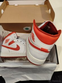 Air Jordan 1 Mid SE "Dune Red"

 - 3