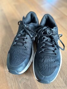 Černé tenisky zn. Under Armour vel. 42 (26,5cm) - 3