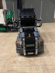 Lego Technic Mack 42078 - 3