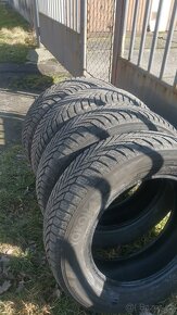 YOKOHAMA 215/65 R 17 BLUEARTHWINTER V906 99V - 3