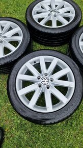 Originál ALU kola Volkswagen R17, letní pneu 225/45 - 3