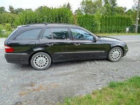 Mercedes-Benz E500 V8 - 3