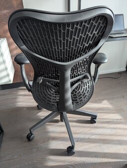 Luxusní kancelářská / herní židle Herman Miller Mirra. - 3