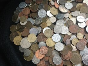 562 kusů mincí, mince jsou z oběhu cizích zemí - 3