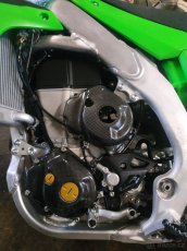 Karbonový kryt zapalování a spojky na KX450F - 3