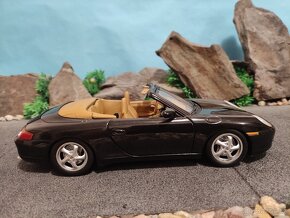 prodám model 1:18 porsche 911 996 cabrio - 3