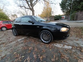 Prodám Alfa Romeo 147 1,9JtdM 88kw r.v.2007 - 3