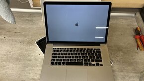 MacBook Pro 15,4” i7 Me293cz/a jako nový - 3