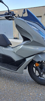 Honda PCX 125, pouze 557 km - 3