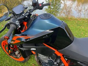 KTM 890 Duke R - 3