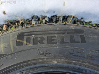 Prodám 2x zimní pneu Pirelli 215/65/17 99H - 3