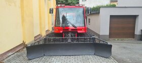 Sněžná rolba Kässbohrer Pistenbully 100  frézou a 2 stopaři - 3