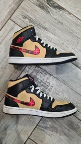 Nike Air Jordan 1 Mid SE - 3