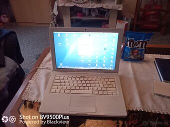 Apple Macbook A1181-3x bez nabíječky - 3