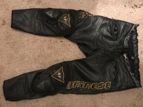 Kožené připínací kalhoty ke kombinéze, zn. Dainese - 3