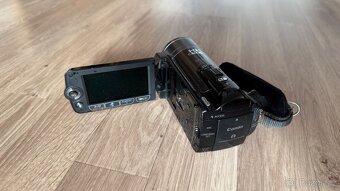 Canon Legria HF 200 včetně příslušenství - 3