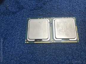 14x procesor Intel Xeon X5560 @ 2.80GHz - 3