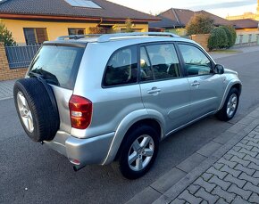 TOYOTA RAV4 2.0D4-D 85kW 4x4 BEZ KOROZE - 3