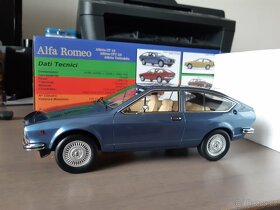 Fiat 124 Sport Coupé a Alfa Romeo GTV 1:18 Laudoracing-model - 3