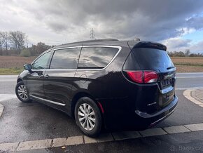 Chrysler Pacifica 3,6 RU 8 míst Kůže 2017 - 3