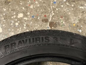 Pěkné pneu Barum Bravuris 3HM 235/45 R17 94Y - 3