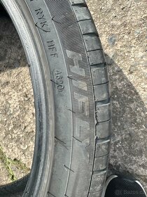 235/40 r19 - 3