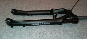 SR Suntour 28" NCX-D RL Air trekingová odpružená vidlice - 3