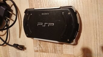 Sony PSP GO - 3