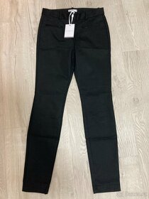 TOMMY HILFIGER - HERITAGE SLIM FIT PANTS - kalhoty - NOVÉ - 3