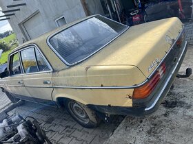 Mercedes Benz W123 240D piano - 3