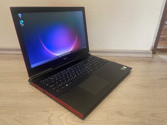 Dell Inspiron 15 7000 gaming / i5-7300HQ / 8GB / 256GB - 3