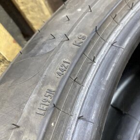 Zimní pneu 285/45 R22 114V Pirelli 6mm - 3