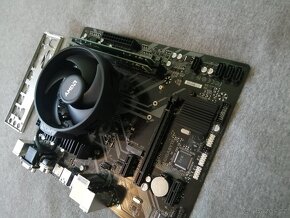 Gigabyte B450M S2H+AMD Ryzen3 2200G+8GB DDR4 - 3