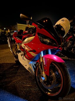 Yamaha YZF R1 - 3